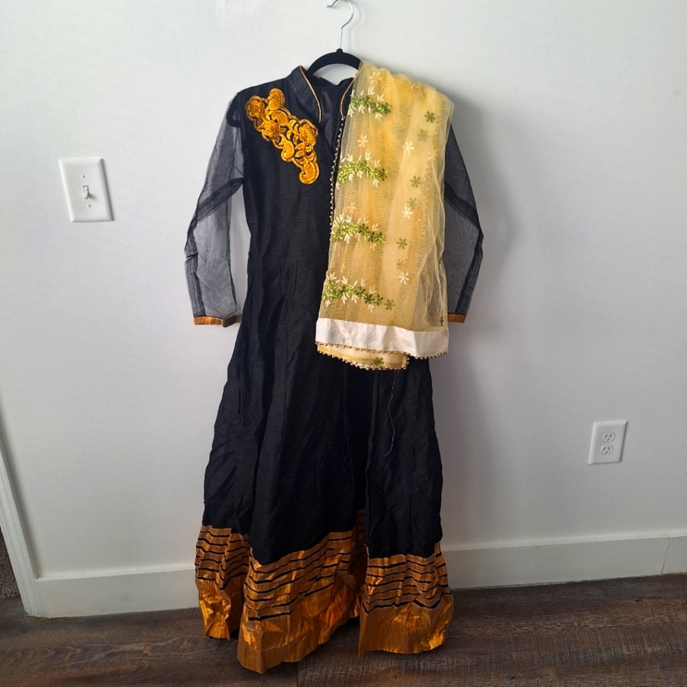 Bollywood Indian Gold Black Embellished Georgette Silk Suit Small W/t Duppata